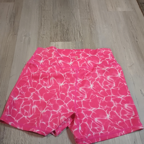 Buff Bunny - Picture 4 of 5